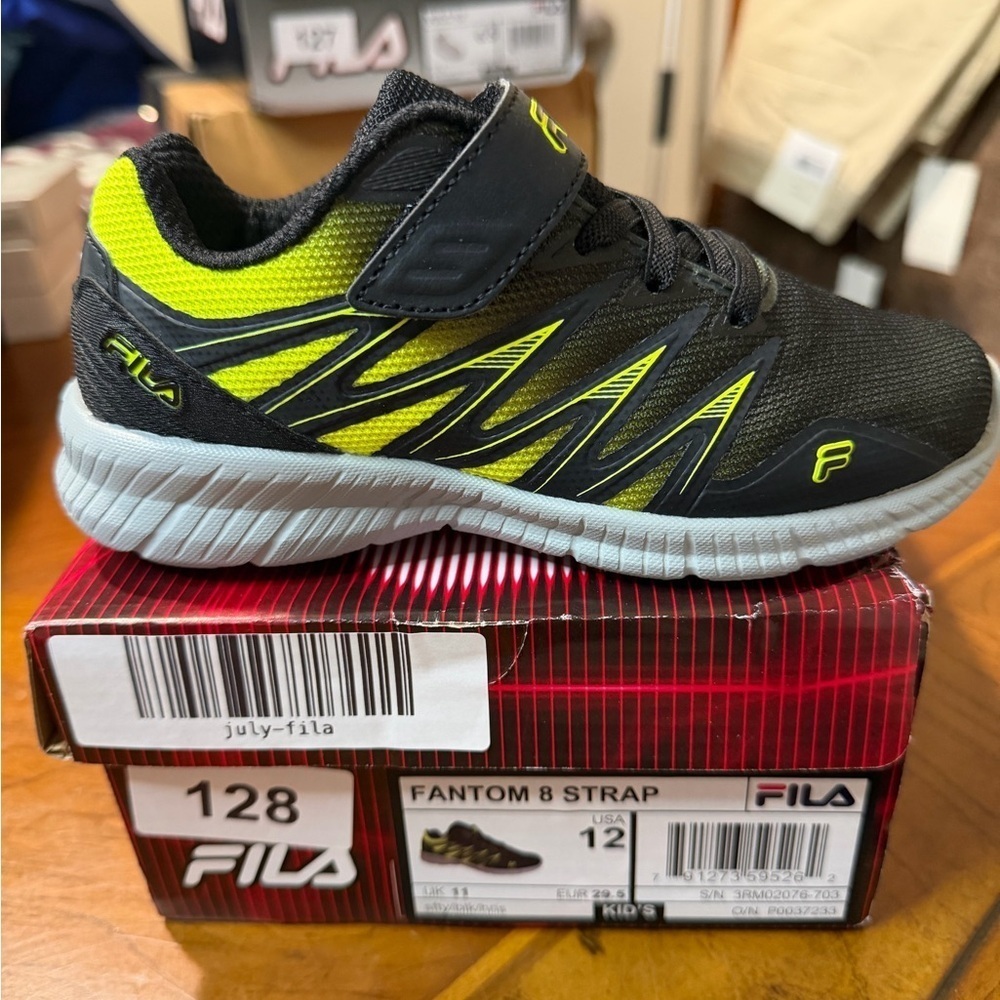 Fila Kid's Black and Neon Green Fantom 8 Strap Sneakers New in Box Size 12